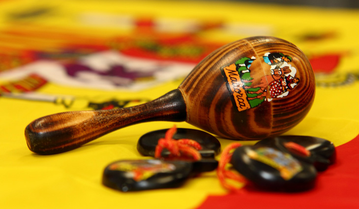 Spanish maracas online