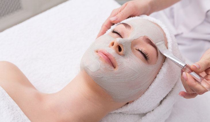 Face mask beauty procedure