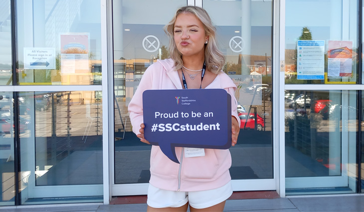 Student holding selfie board that says proud to be an #SSC student