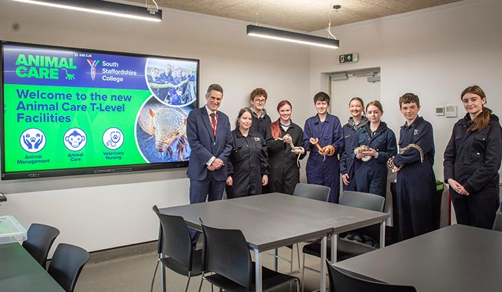 Gavin Williamson MP group photo with T Level animal care learners